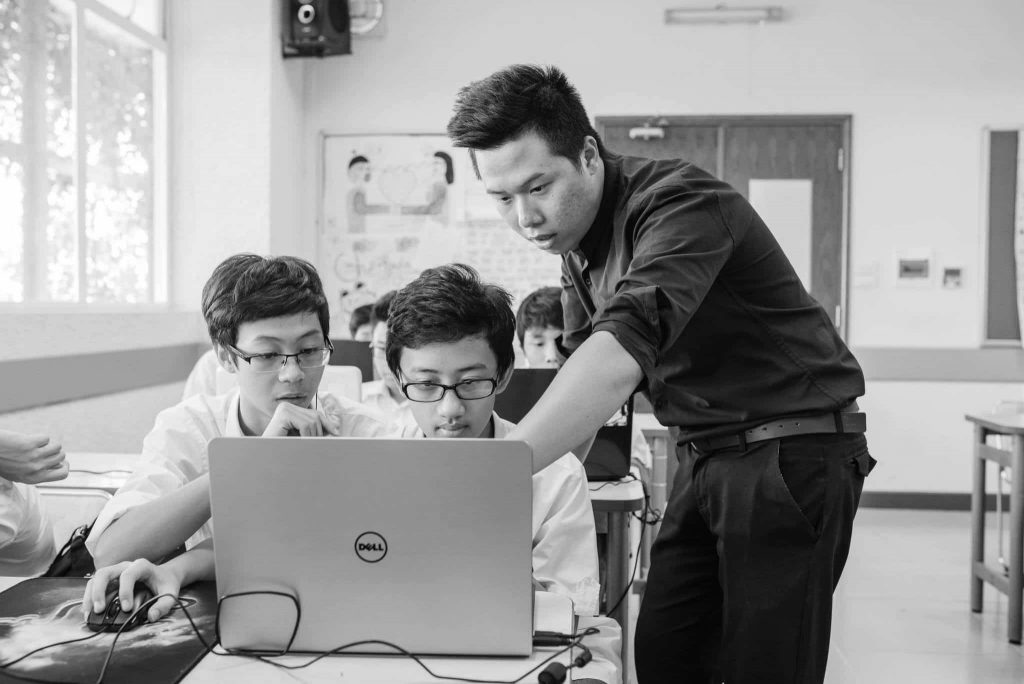 Ngoài vai trò là CEO của BetterCre Agency, hiện nay Trần Huy Trung đang tham gia giảng dạy lớp Art tại THPT FPT (Fschool)